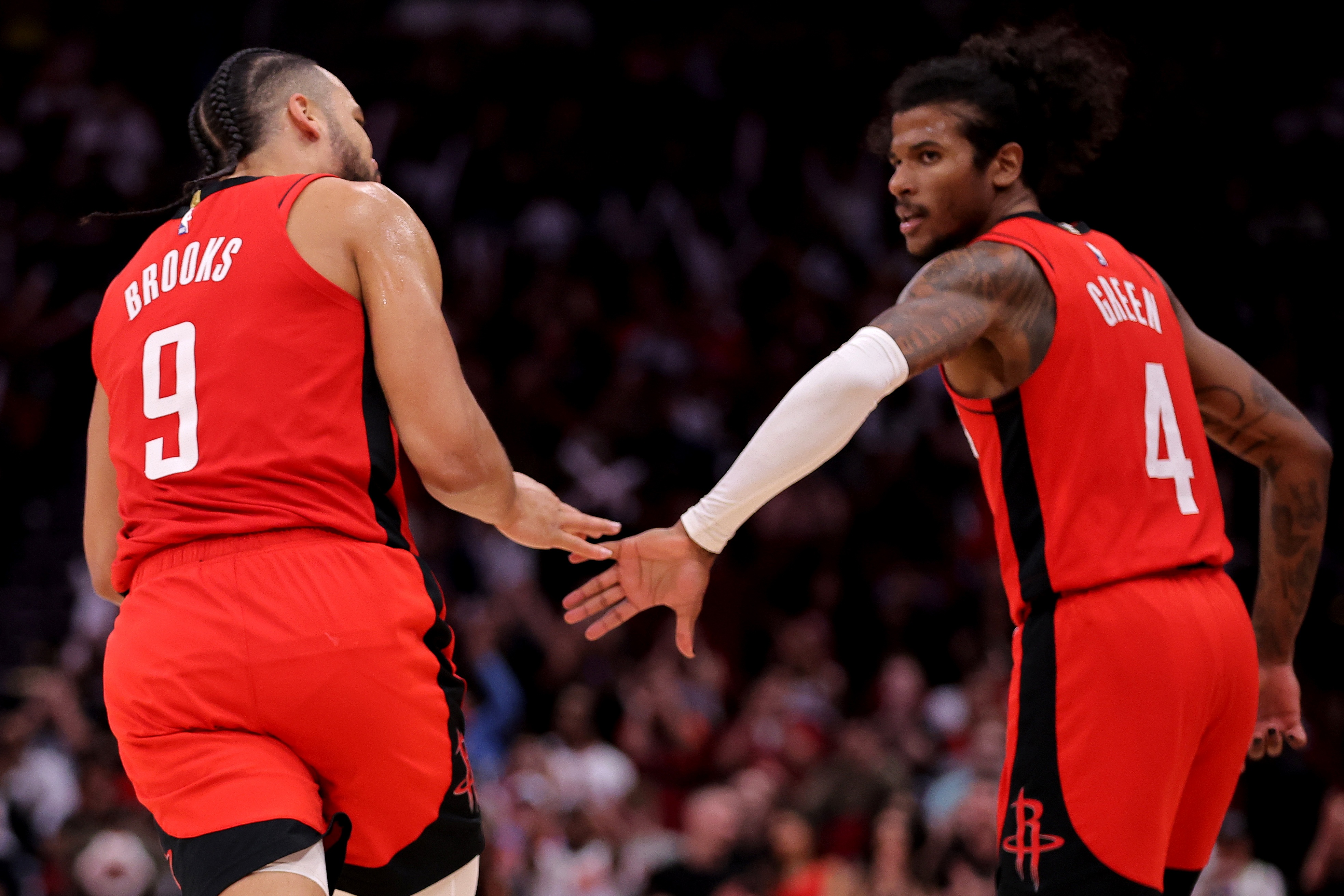 76人横扫鹈鹕,丹尼·格林三分雨点燃全场 76人横扫鹈鹕,丹尼·格林三分雨点燃全场