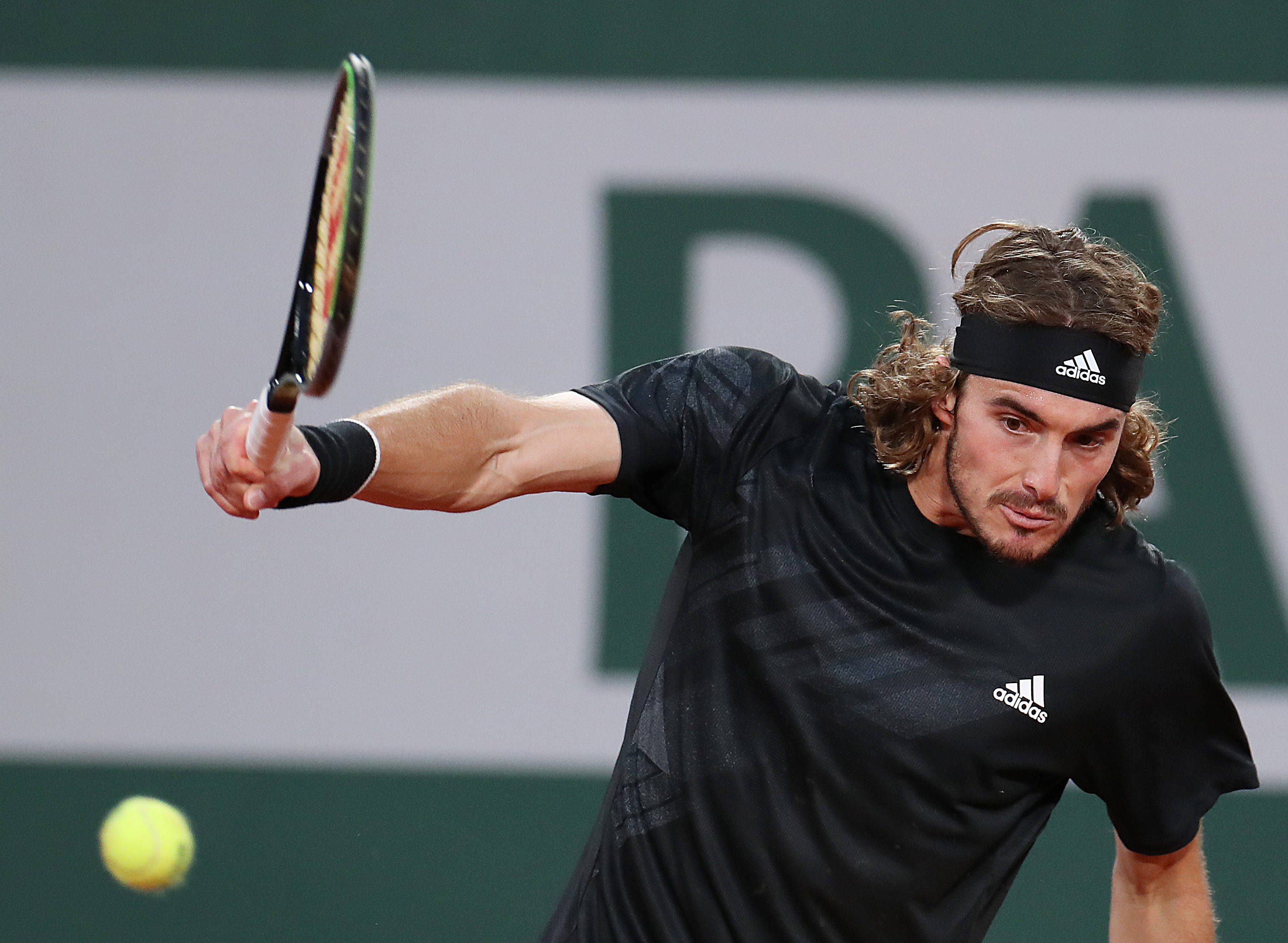 关于德国网球队血洗欧洲网球队，西西帕斯完成帽子戏法的信息