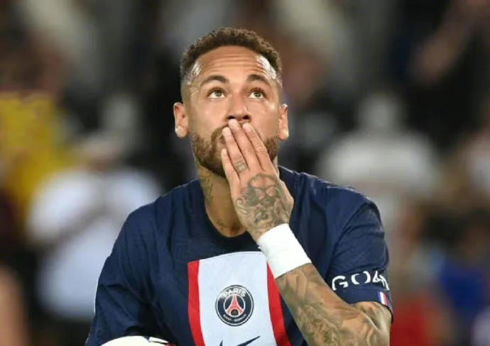 爱游戏在线-法国逆转巴黎，内马尔送出助攻