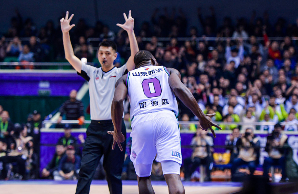 福建队鏖战太阳,陶汉林状态火热 福建队鏖战太阳,陶汉林状态火热