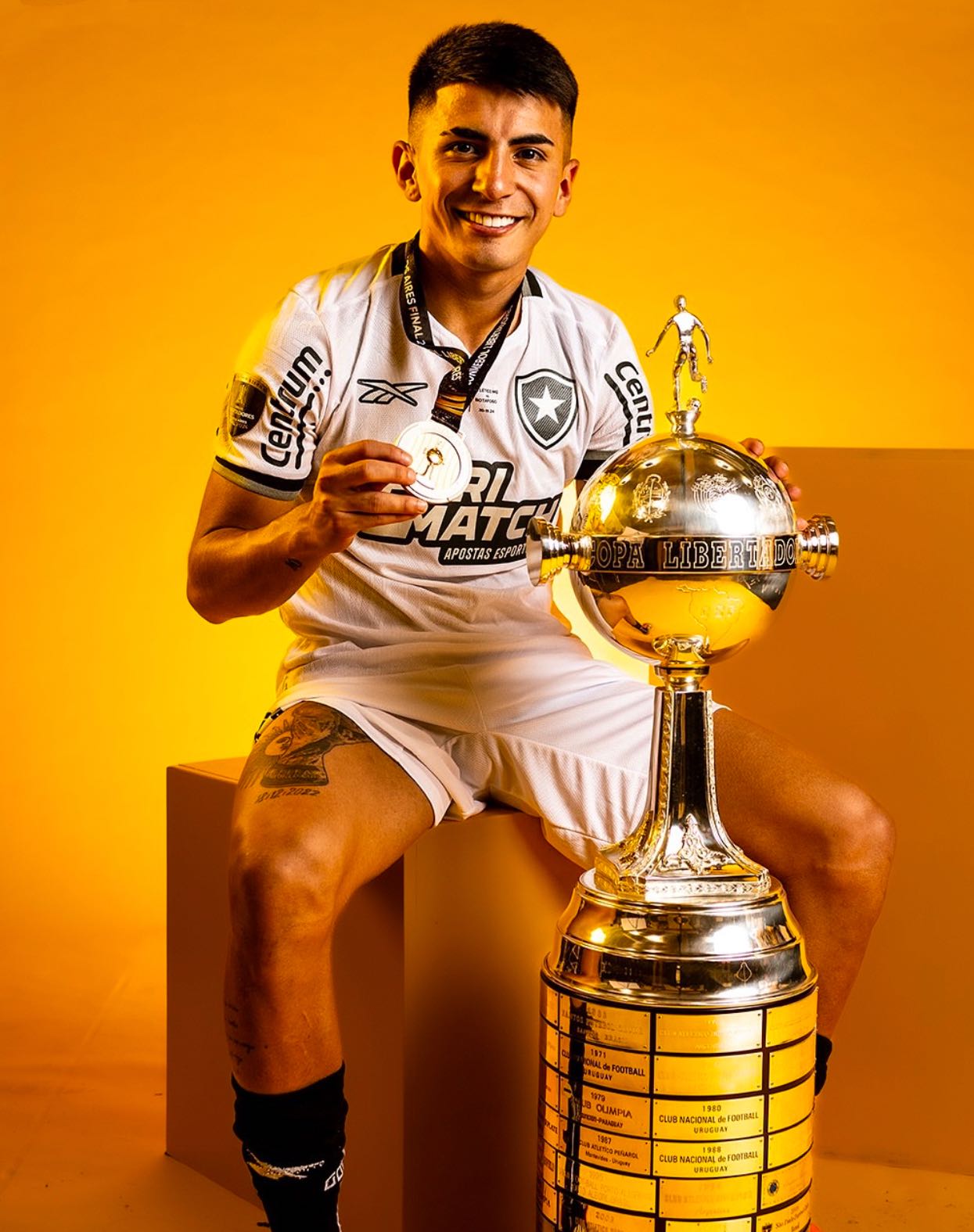 爱游戏在线-阿根廷轻取利物浦，蒂亚戈统治全场