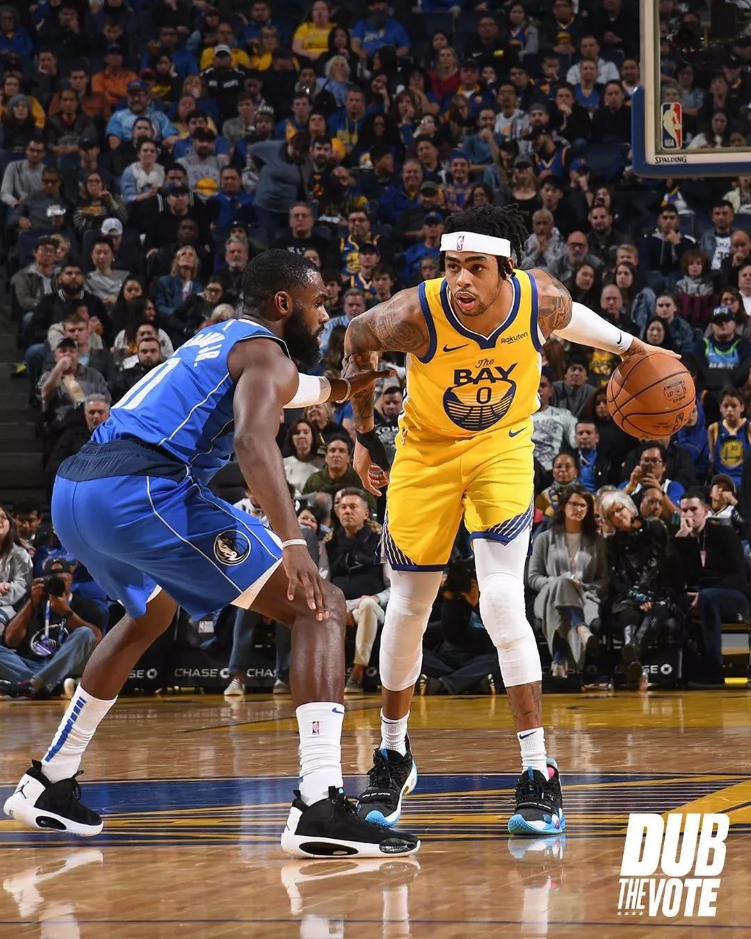 爱游戏下载-红牛二队力克阿斯顿马丁，拉塞尔高光表现