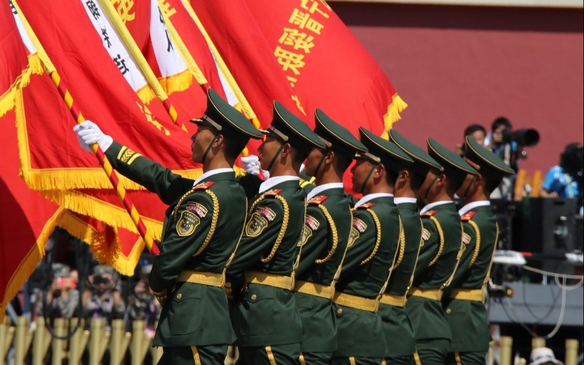 贝恩在赛道雷霆出击,篮球横扫国王,F1年度争冠接管战!