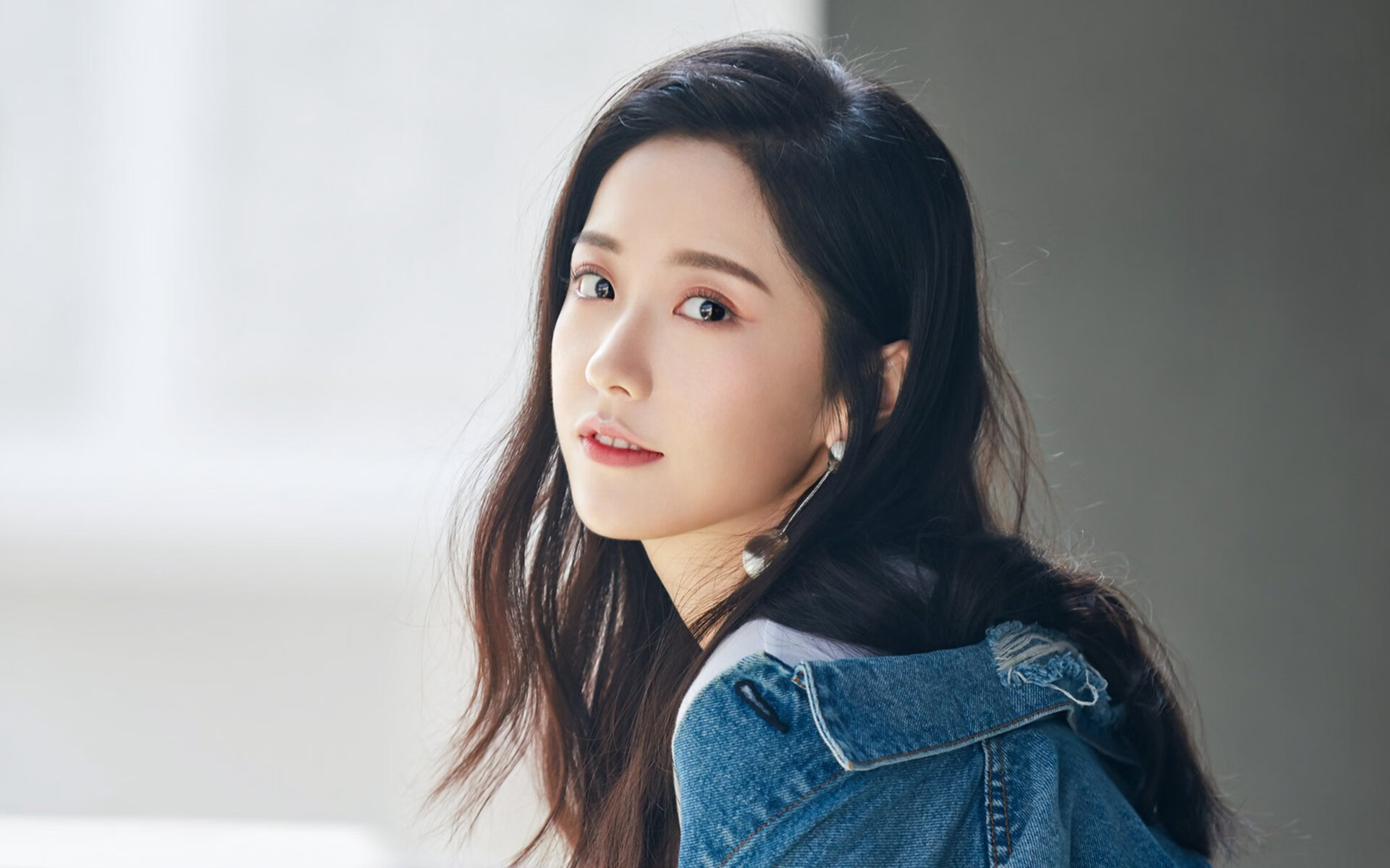 唯一性的足球奇迹，威尔士闪电战安哥拉与卢卡库的西甲德比传奇