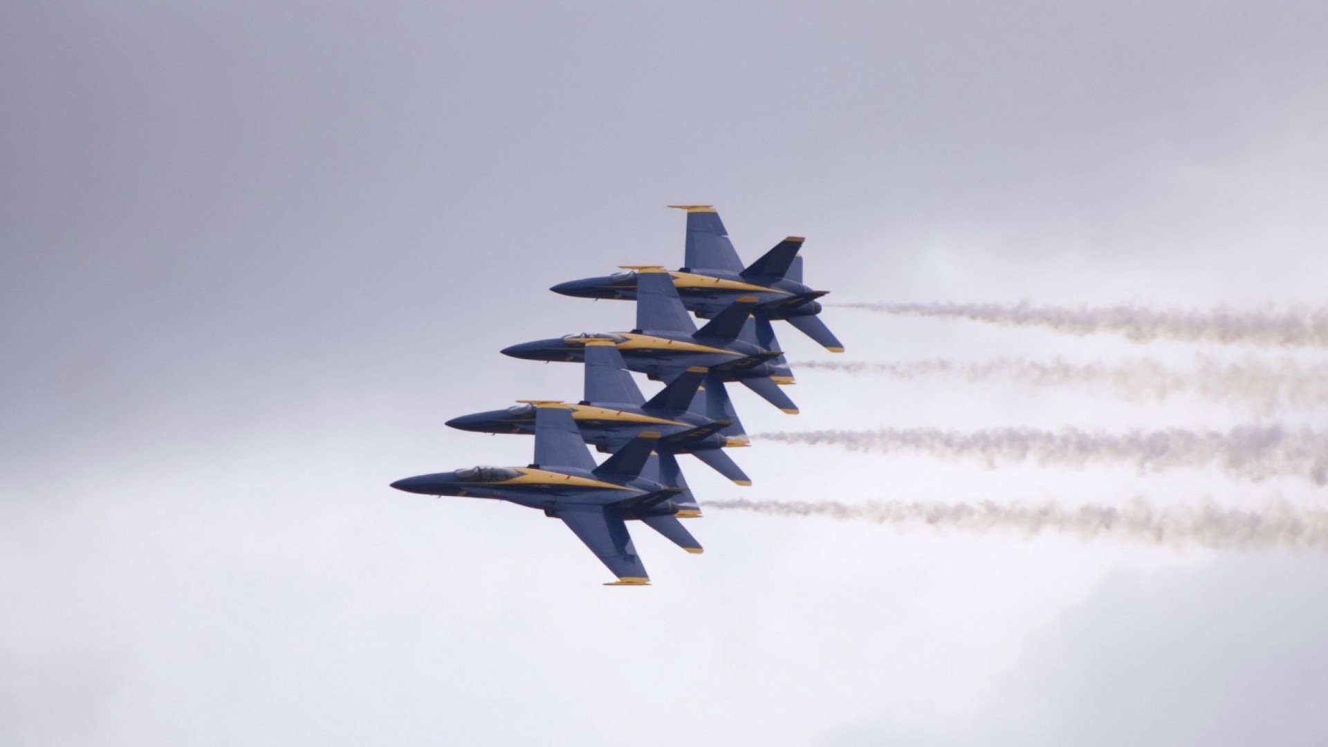 F1街道赛之夜，金属锁链的嘶鸣—拉文如何用防守写就赛道生存法则